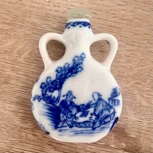Antique 19th C. Chinese Age Blue‎ And White Under-glazed Porcelain Snuff Bottle